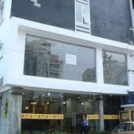 La Riviera Suites Madhapur Hyderabad Esterno foto