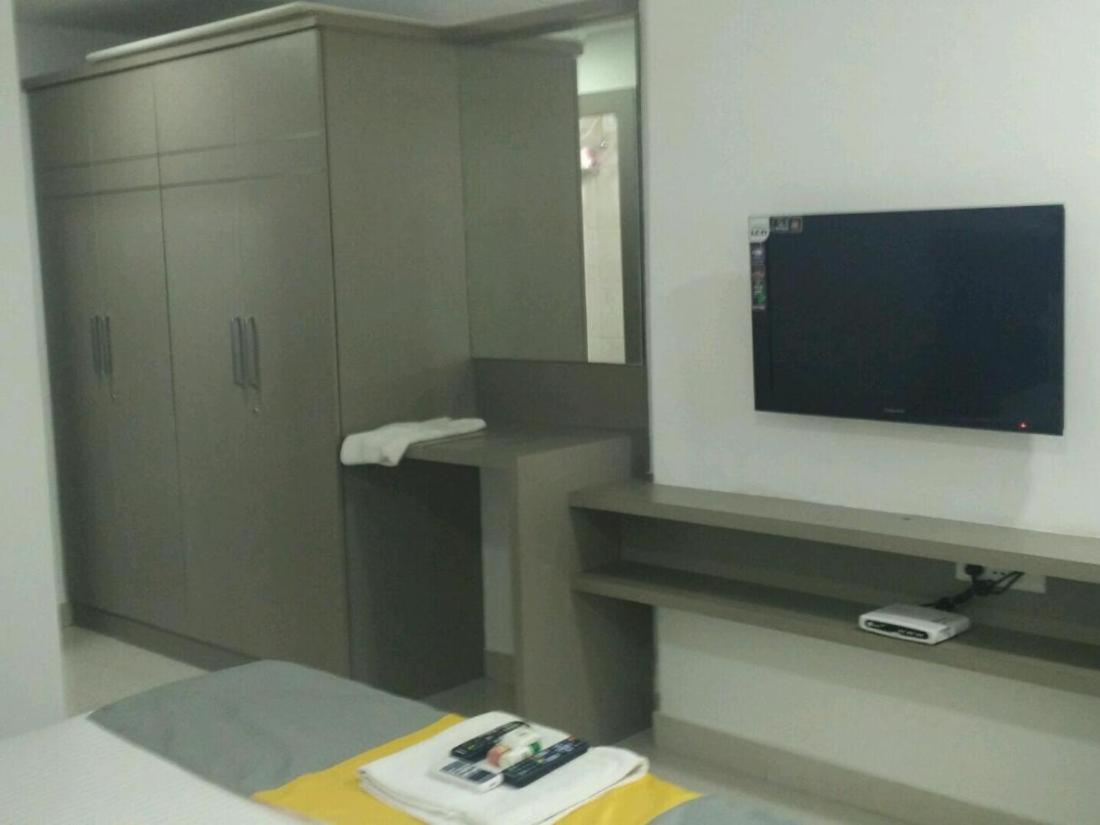 La Riviera Suites Madhapur Hyderabad Esterno foto