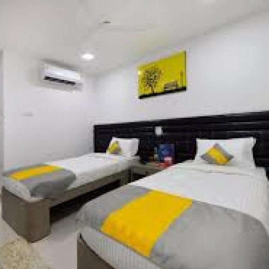 La Riviera Suites Madhapur Hyderabad Esterno foto