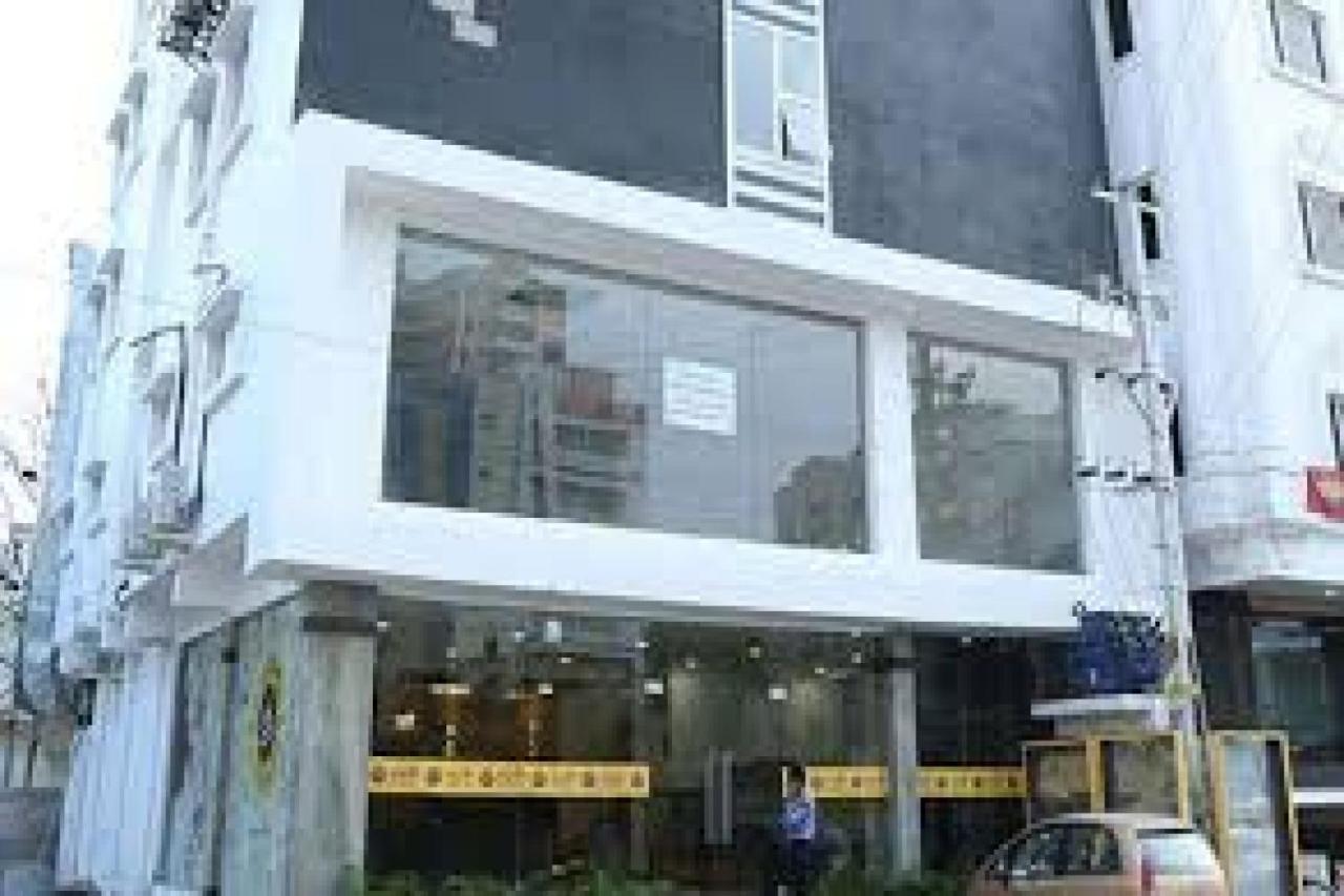 La Riviera Suites Madhapur Hyderabad Esterno foto