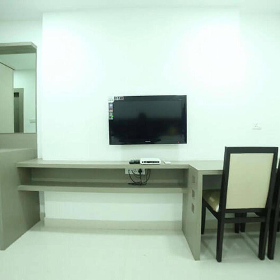 La Riviera Suites Madhapur Hyderabad Esterno foto